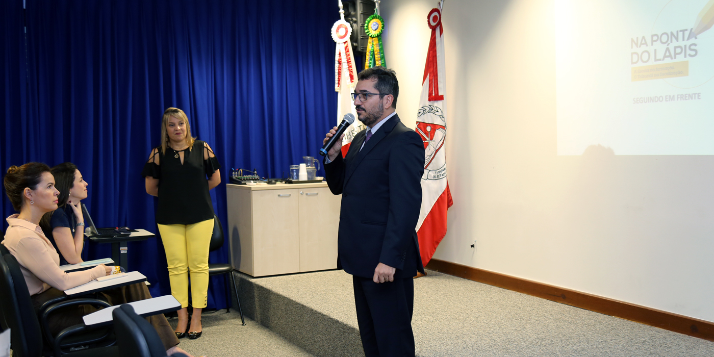 A apresentações aconteceram no mini auditório da Escola de Contas (Foto: Thiago Rios Gomes)